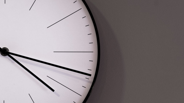 Eine Uhr als Sinnbild für internationale Website-Rollouts