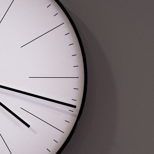 Eine Uhr als Sinnbild für internationale Website-Rollouts