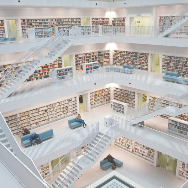 Saubere und gepflegter Content in einer Bibliothek