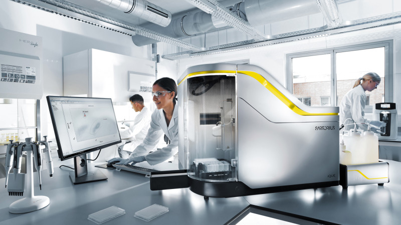 Sartorius Mitarbeiter im Labor