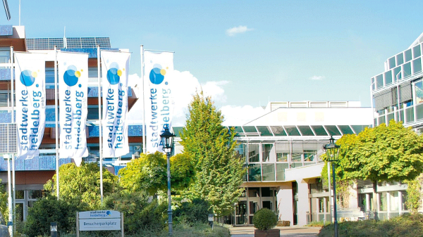 Stadtwerke Heidelberg Fahnen vor Gebäude